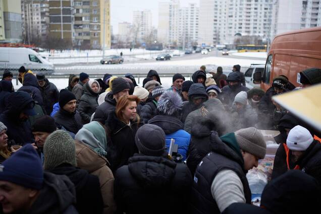 У Києві на Троєщині повернули опалення: чому батареї досі можуть бути холодними